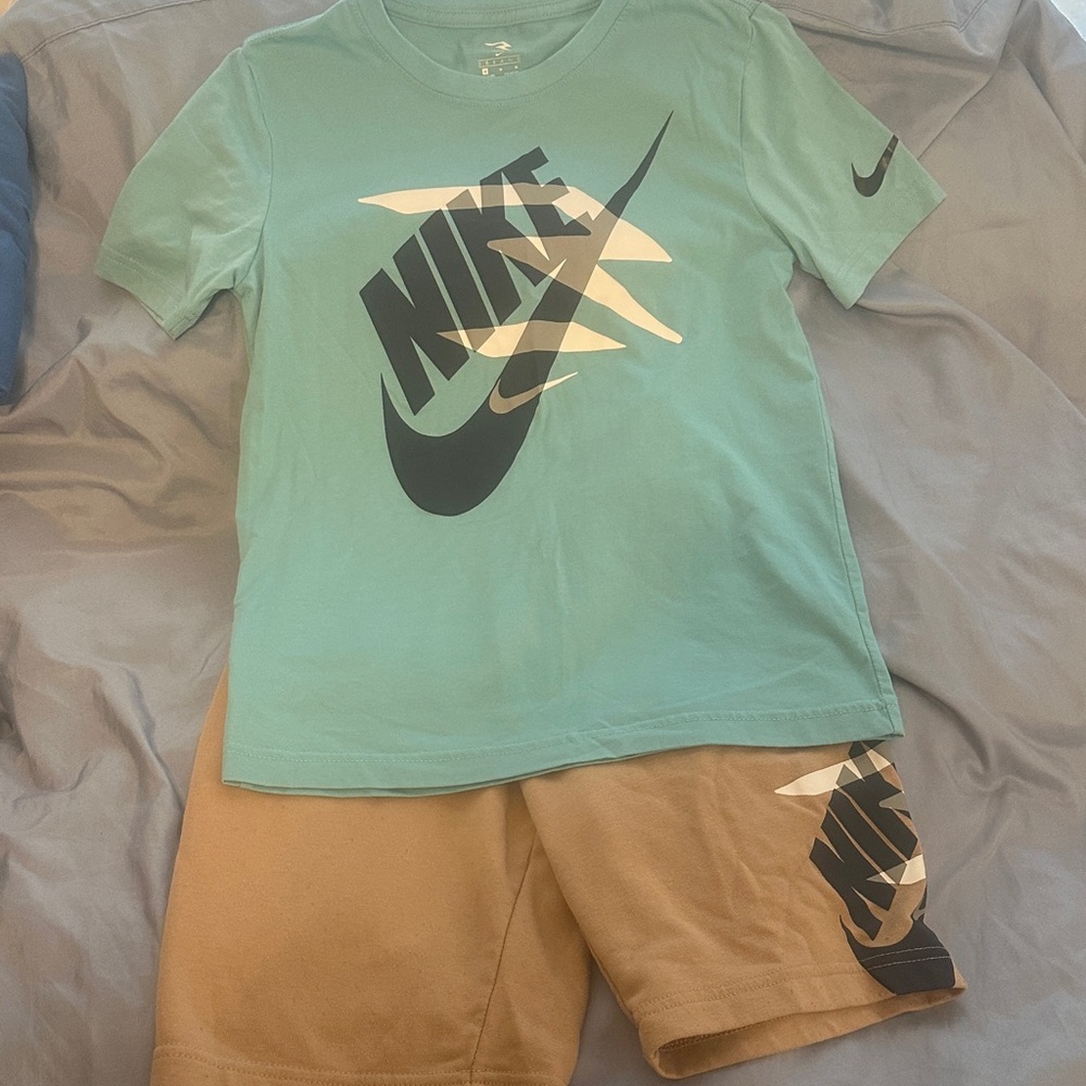 Nike Green T-Shirt and Tan Shorts Set Youth Medium $8